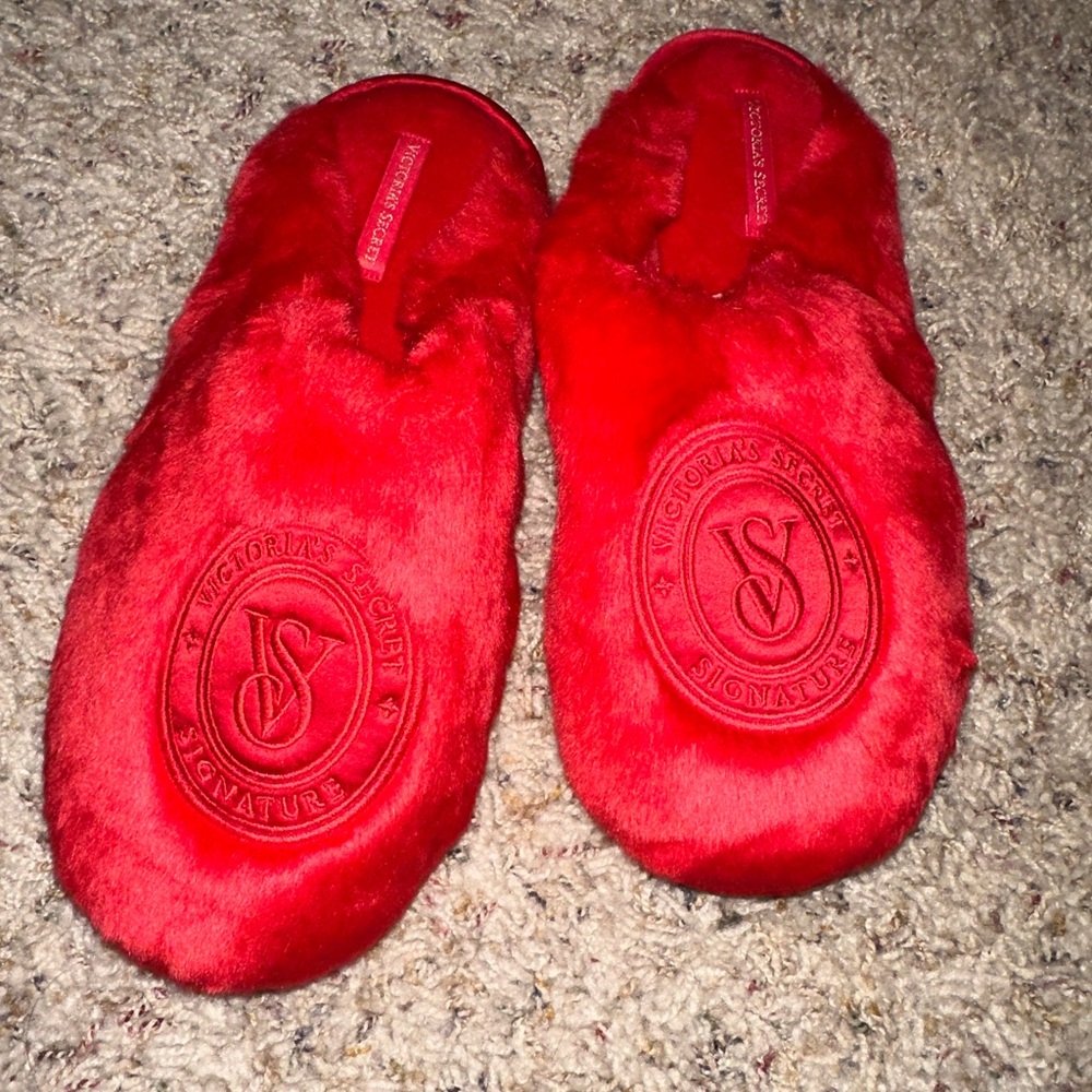 NWT VS  lipstick red 💄 💋 slippers size large
